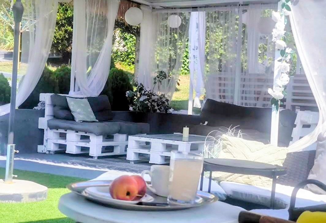 Lounge im Pavillon